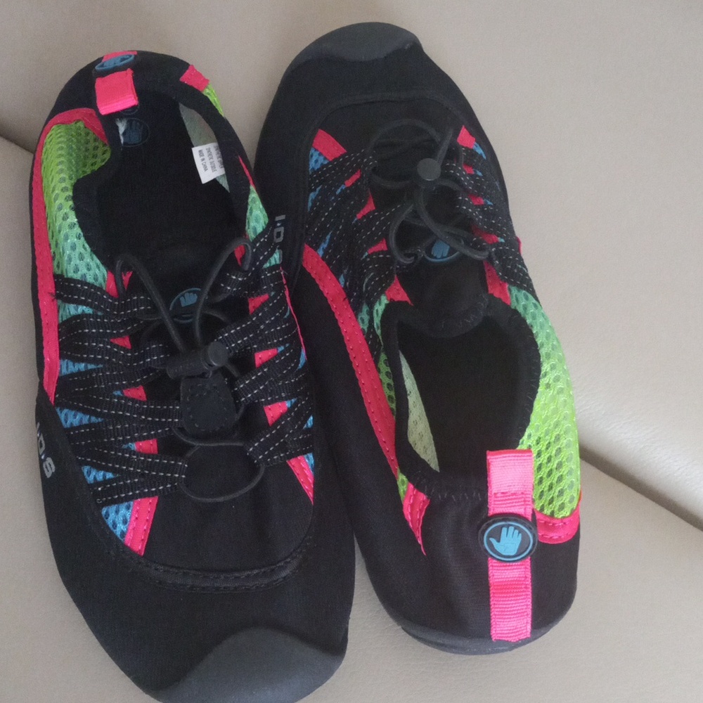 Body Glove Sidewinders Women's Water Shoes with Pink & Green Accents -Size 6